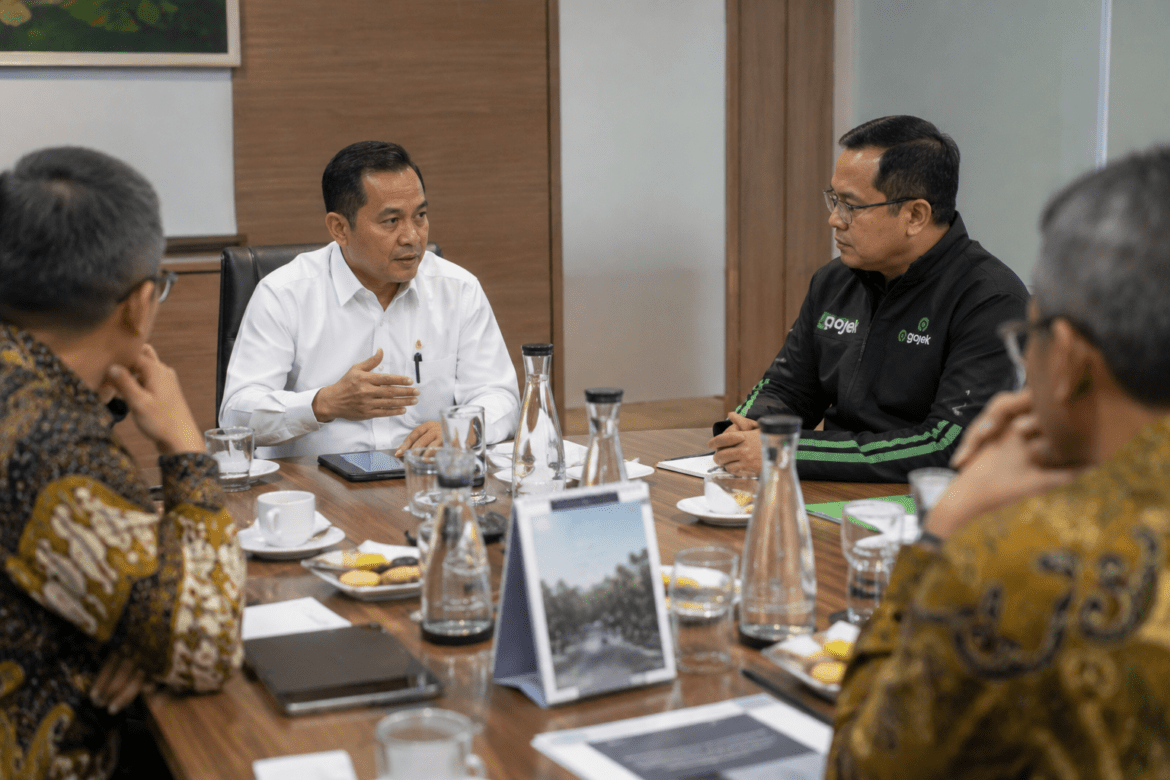 Seskab dan Bos Gojek Bahas Kebijakan Baru untuk Ojol dan Dunia Usaha