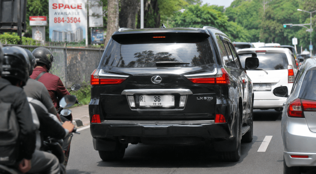 Mobil Mewah Berpelat Mirip RI di Tangerang Sempat Dikira Kendaraan Menteri