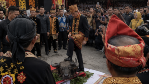 PDIP Respons Ritual Jokowi Injak Kepala Kerbau di Lampung, Singgung Simbol Politik