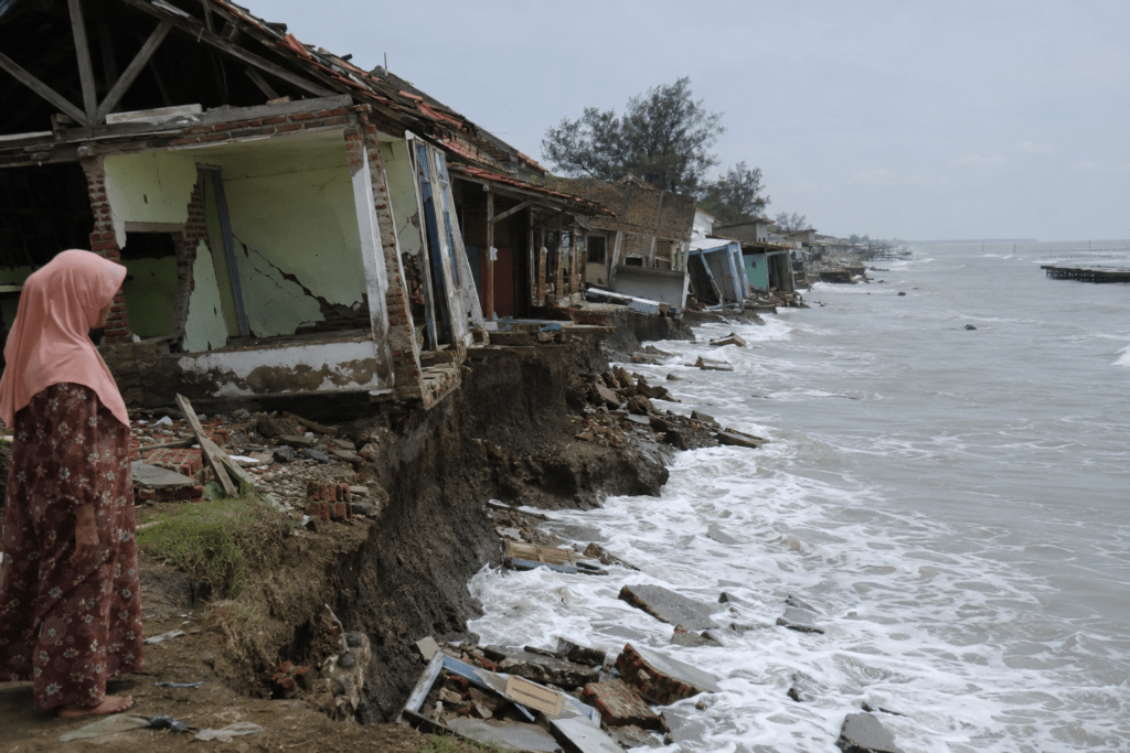 Pesisir Karawang Kian Kritis, Abrasi Telan Rumah Warga dan Gerus Garis Pantai
