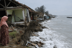 Pesisir Karawang Kian Kritis, Abrasi Telan Rumah Warga dan Gerus Garis Pantai