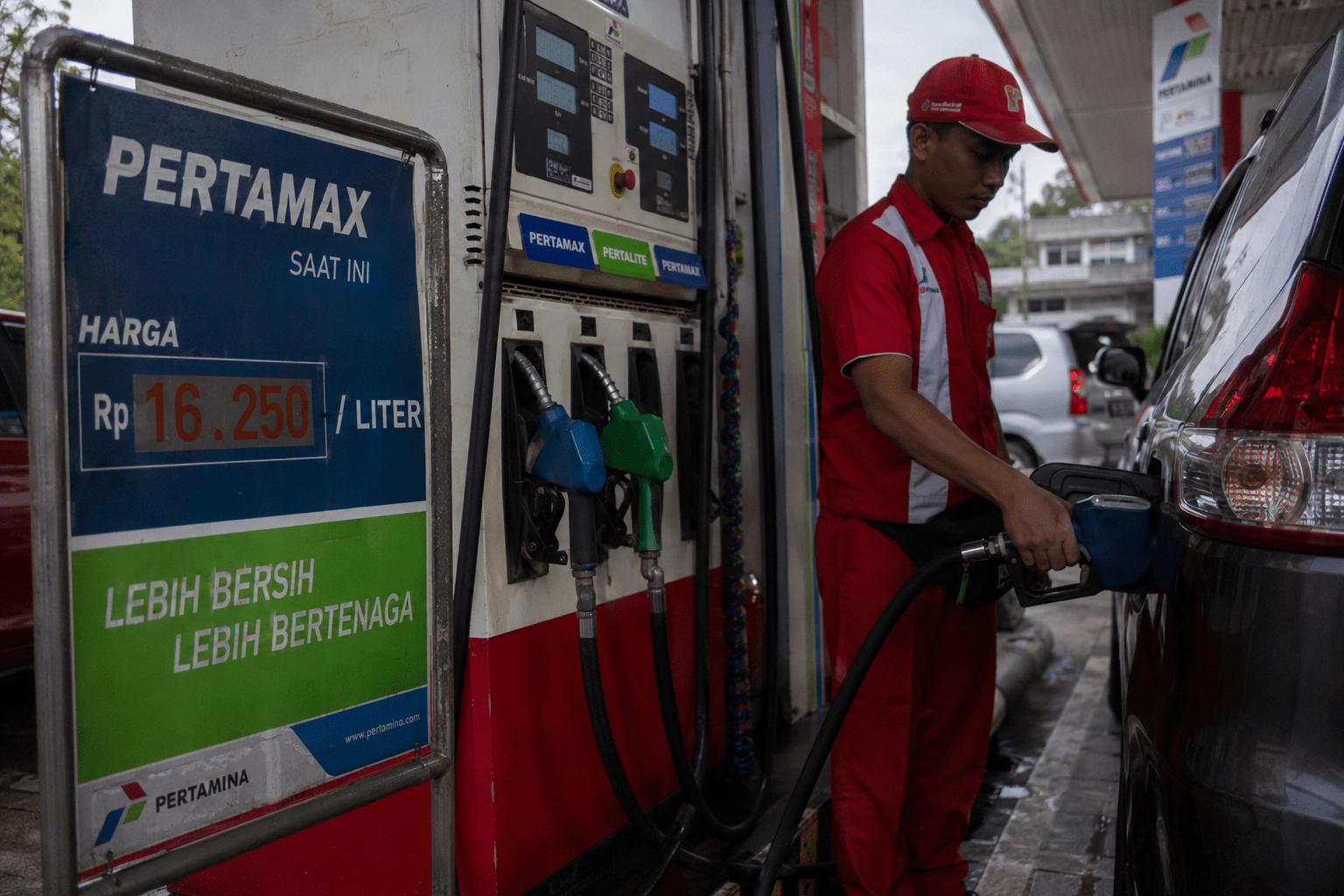 Ilustrasi. Foto: ESDM dan Pertamina Beberkan Alasan Pertamax Naik Jadi Rp 16.250 per Liter