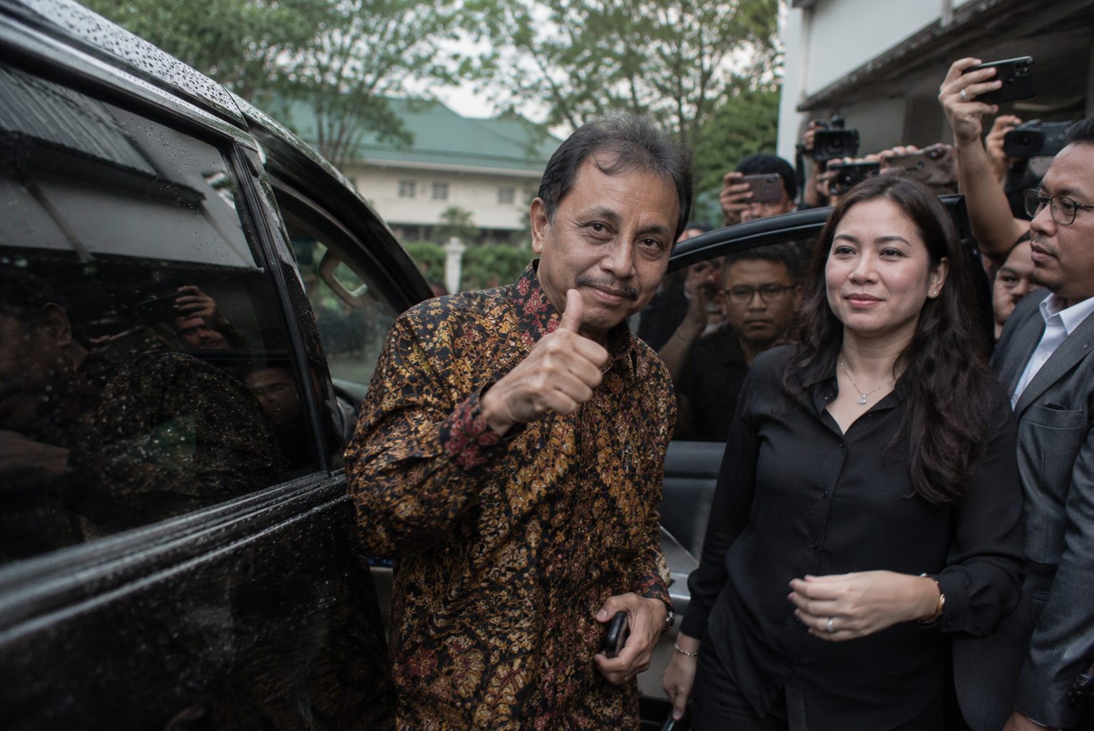 Kejari Jaksel Tak Tahan Roy Suryo dan dr Tifa, Keluarga Jadi Penjamin