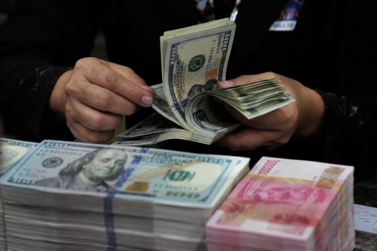 Dolar AS Menguat Usai The Fed Naikan Suku Bunga