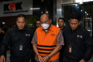 Bupati Langkat Syah Afandin Keluar dari Gedung KPK Kenakan Rompi Tahanan
