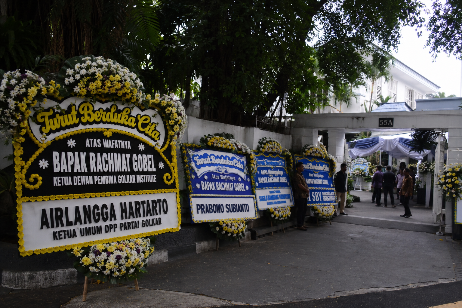 Rachmat Gobel Meninggal Dunia, Papan Bunga Penuhi Rumah Duka di Jakarta