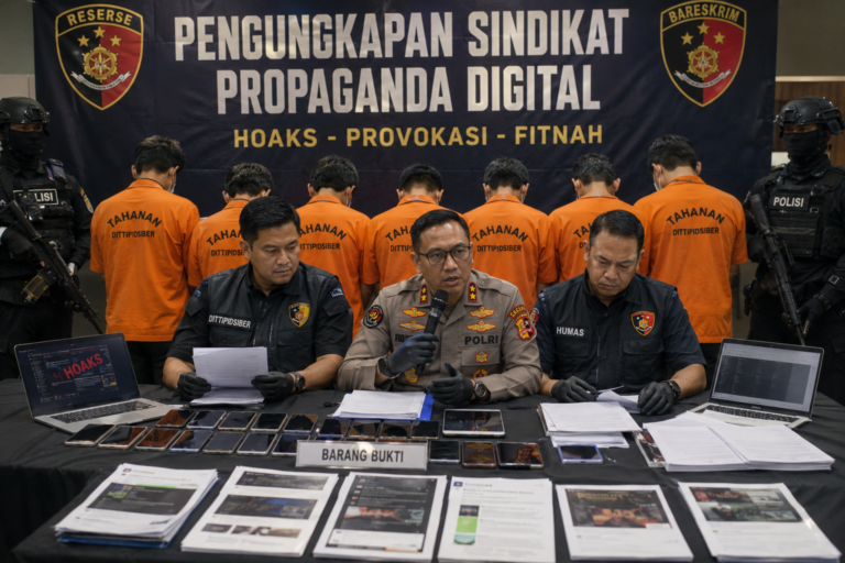 Sindikat Buzzer Penyebar Hoaks, 8 Orang Ditetapkan Tersangka