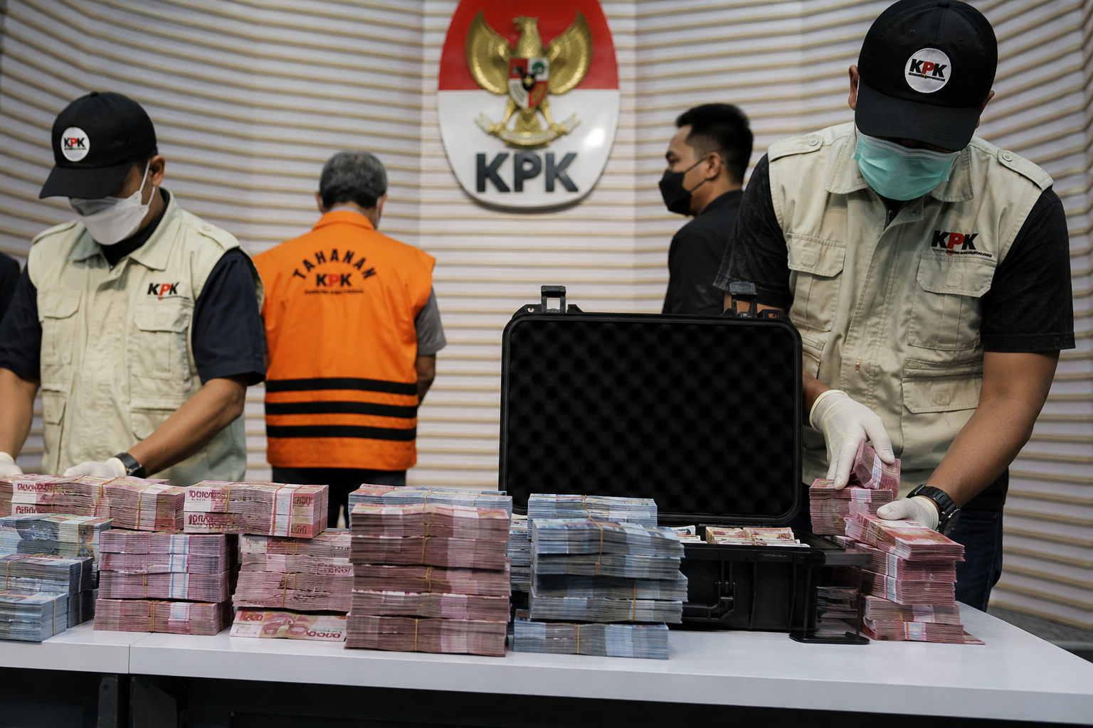 KPK Sita Uang Ratusan Juta dalam OTT Bupati Langkat, Dugaan Suap Proyek Didalami