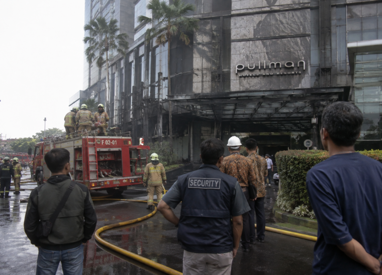 Hotel Pullman Kebakaran, Kini Berhasil Dipadamkan